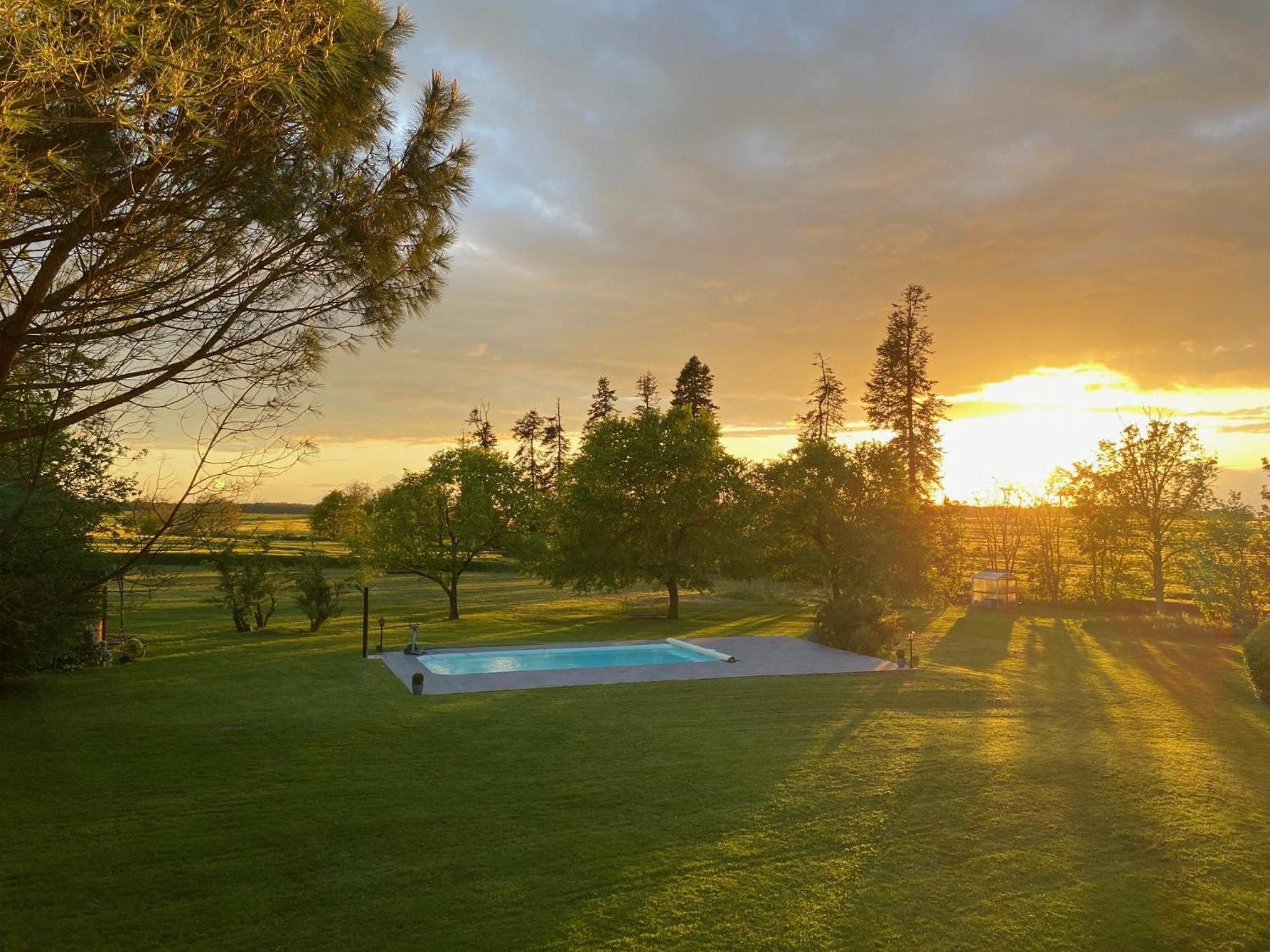 Bed and Breakfast Domaine De Treuillaud Villers-les-Ormes Екстер'єр фото